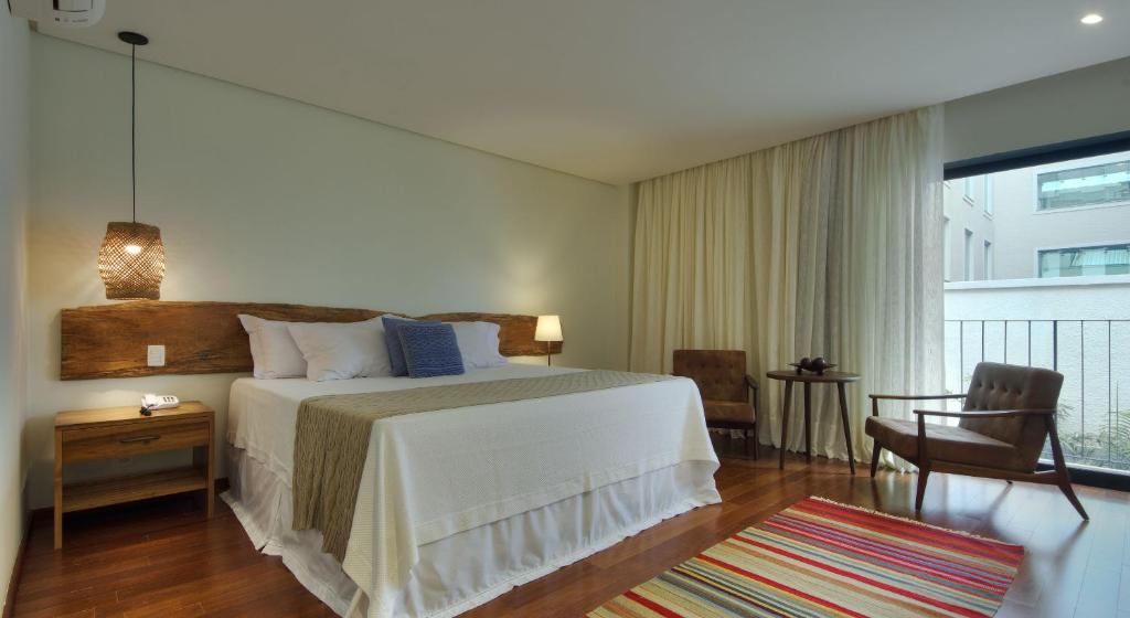 Imagem de um dos quartos confortáveis do hotel